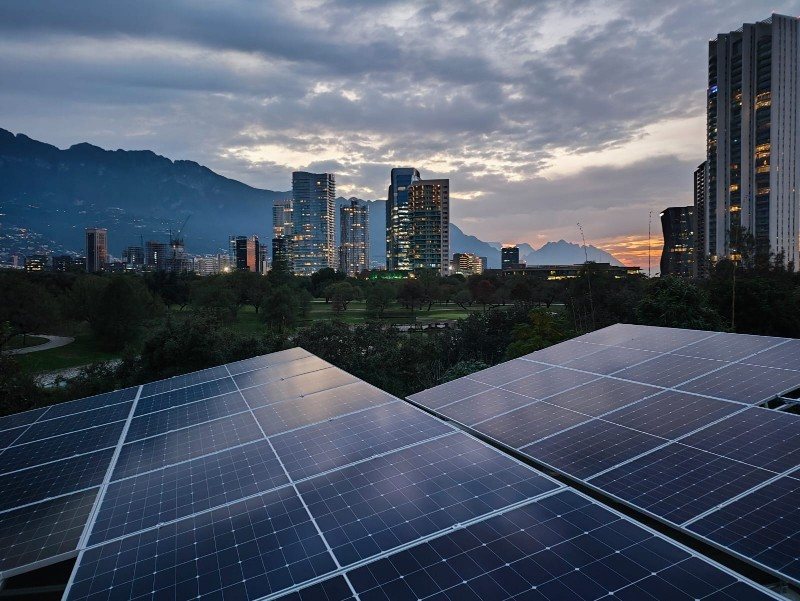 Paneles instalados por el equipo técnico de Japón Solar