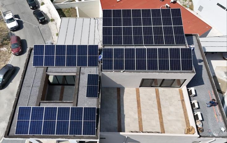 Casa con losa y varios arreglos, instalación terminada