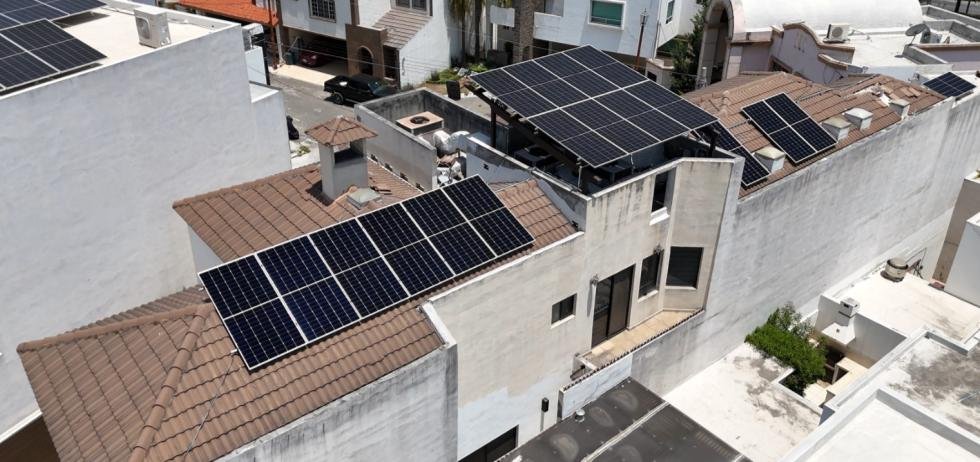 Casa con techo de teja, instalación terminada